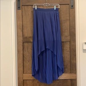 High low pleated skirt